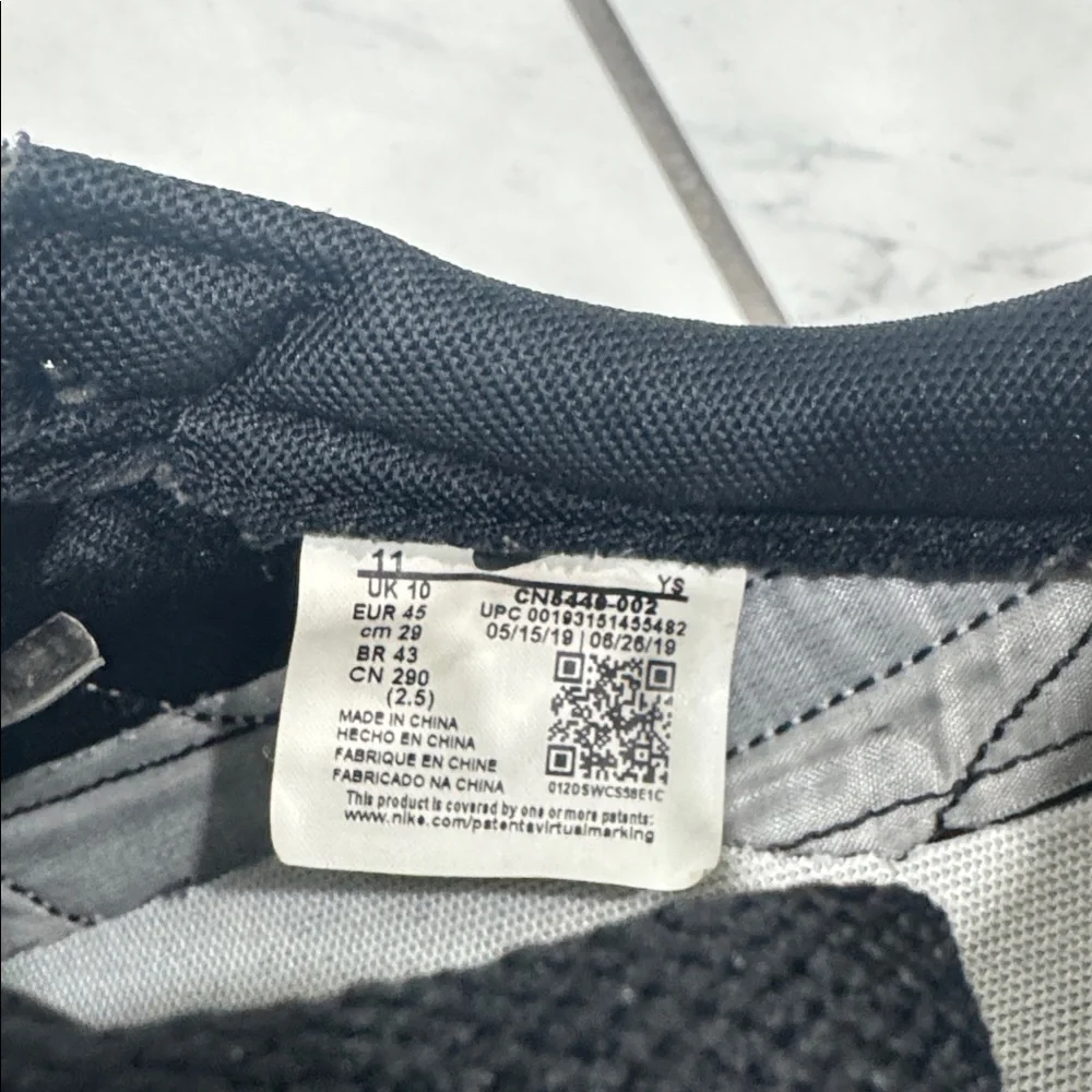 Nike Waffle Black and White Shoe Sneakers - Picture 3 of 5